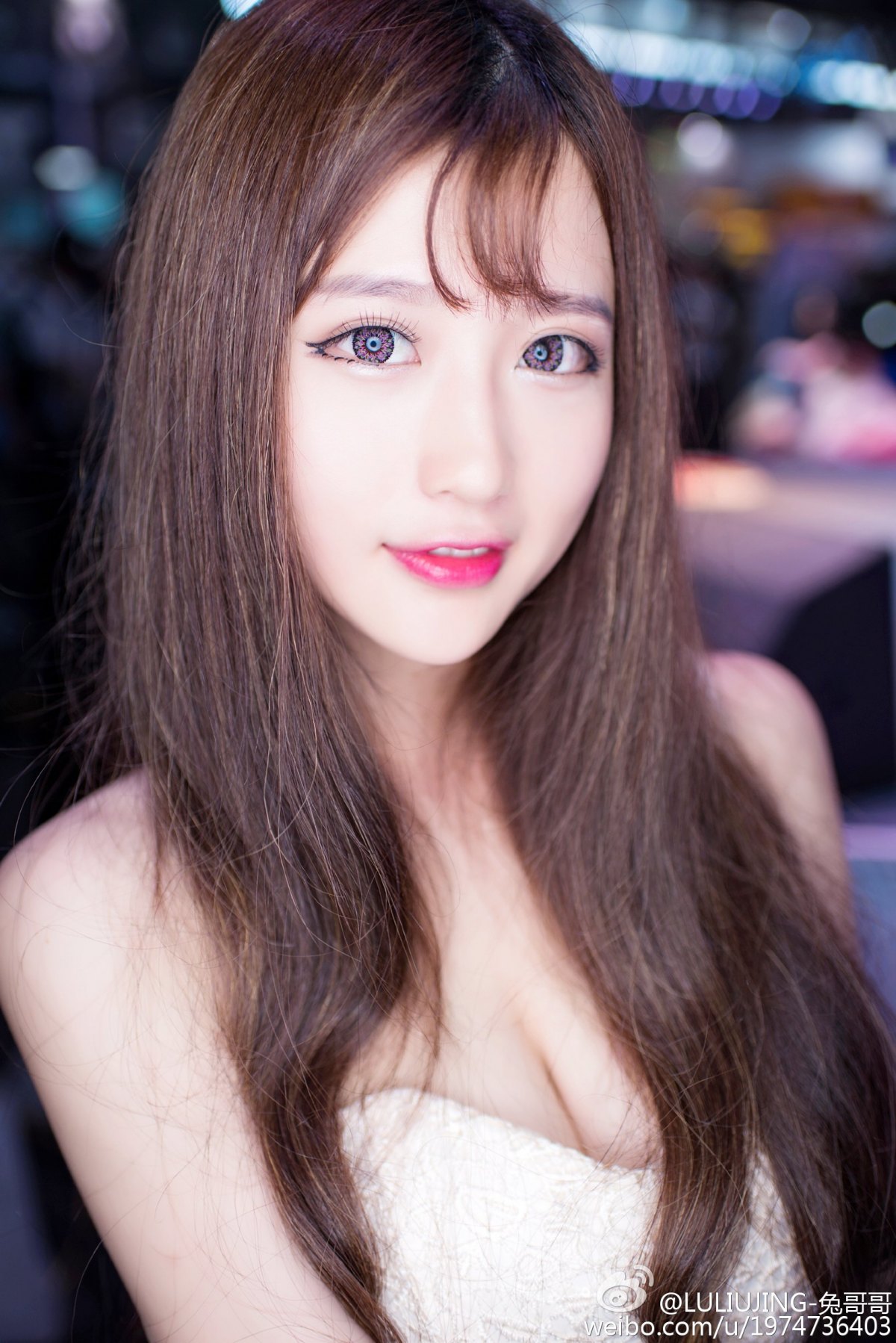既有颜值又有身材的ChinaJoy美人LULIUJING兔哥哥
