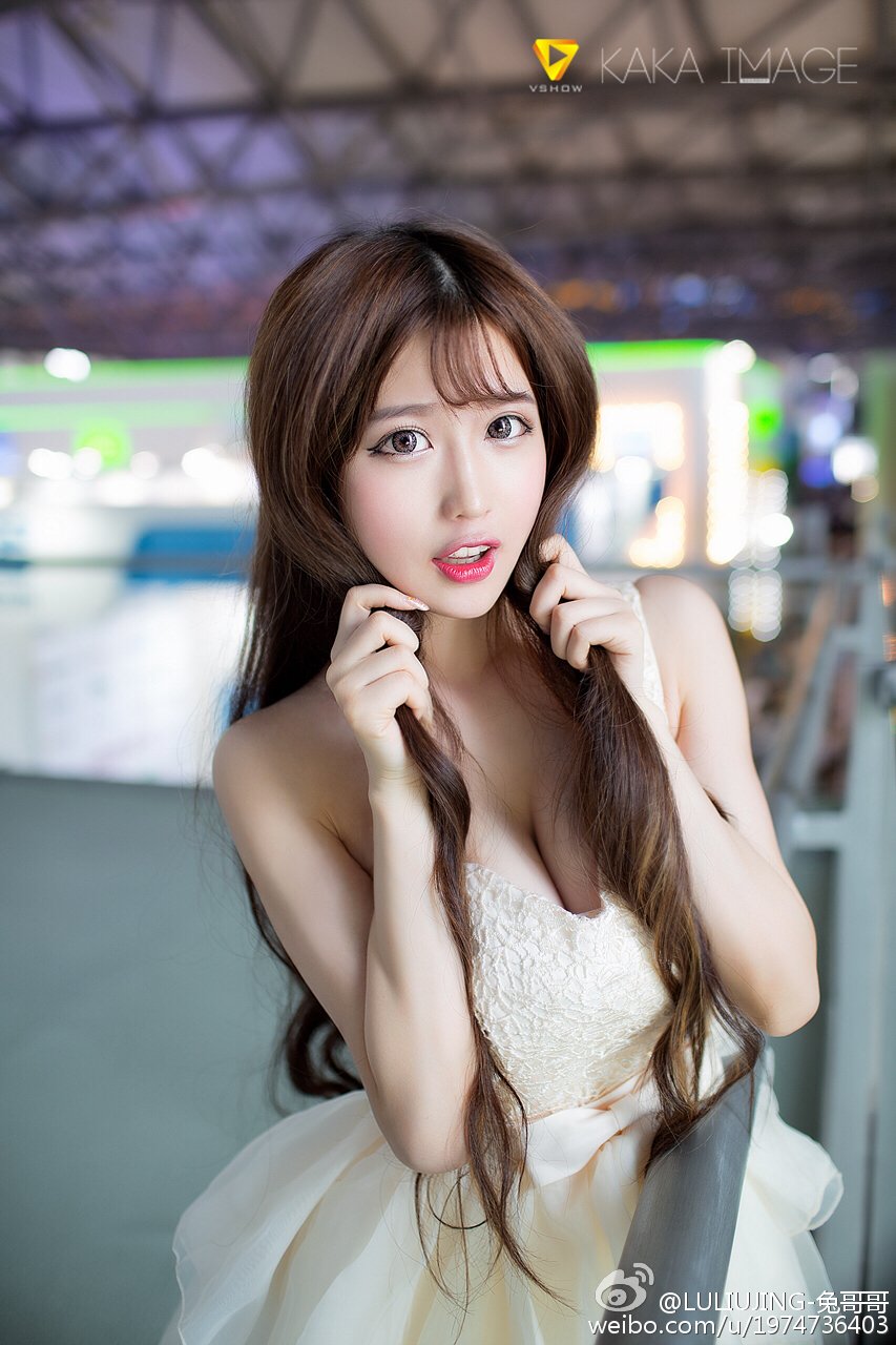 既有颜值又有身材的ChinaJoy美人LULIUJING兔哥哥