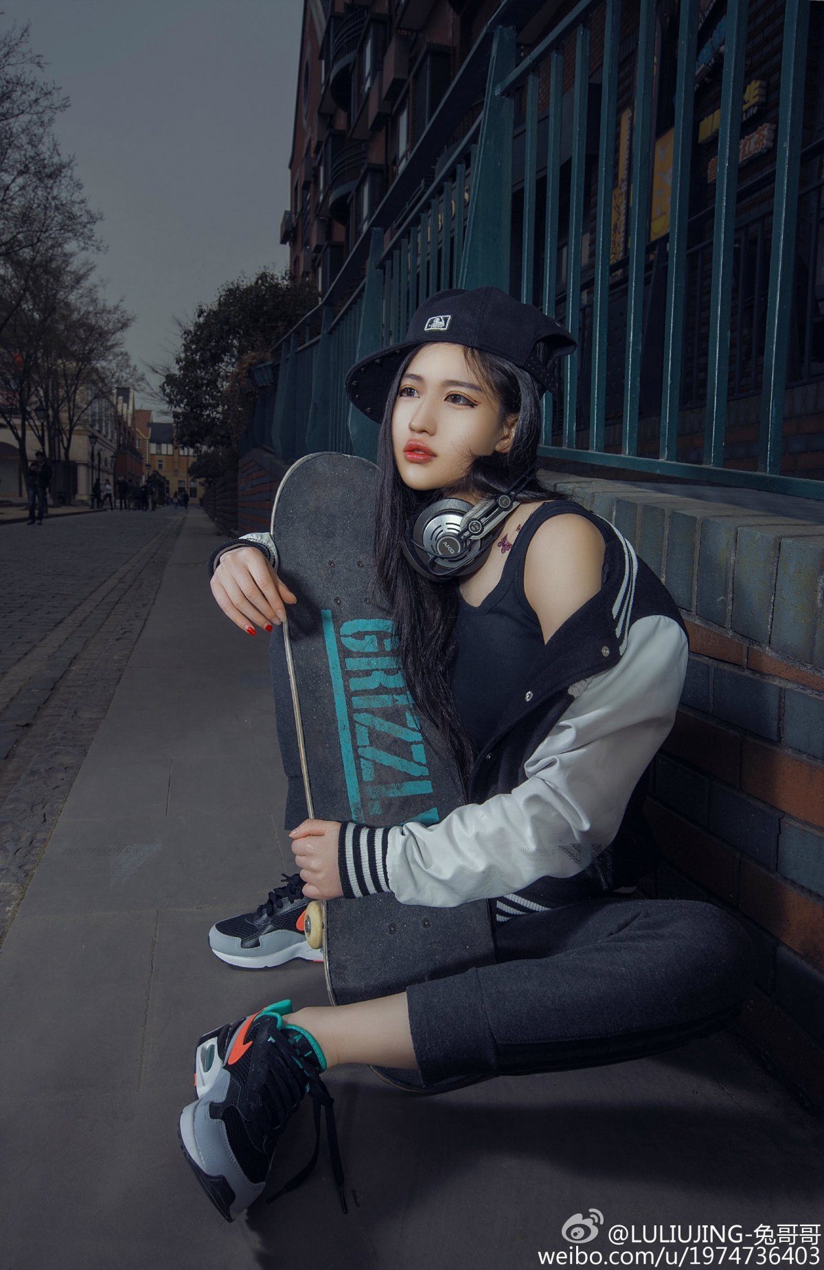 既有颜值又有身材的ChinaJoy美人LULIUJING兔哥哥