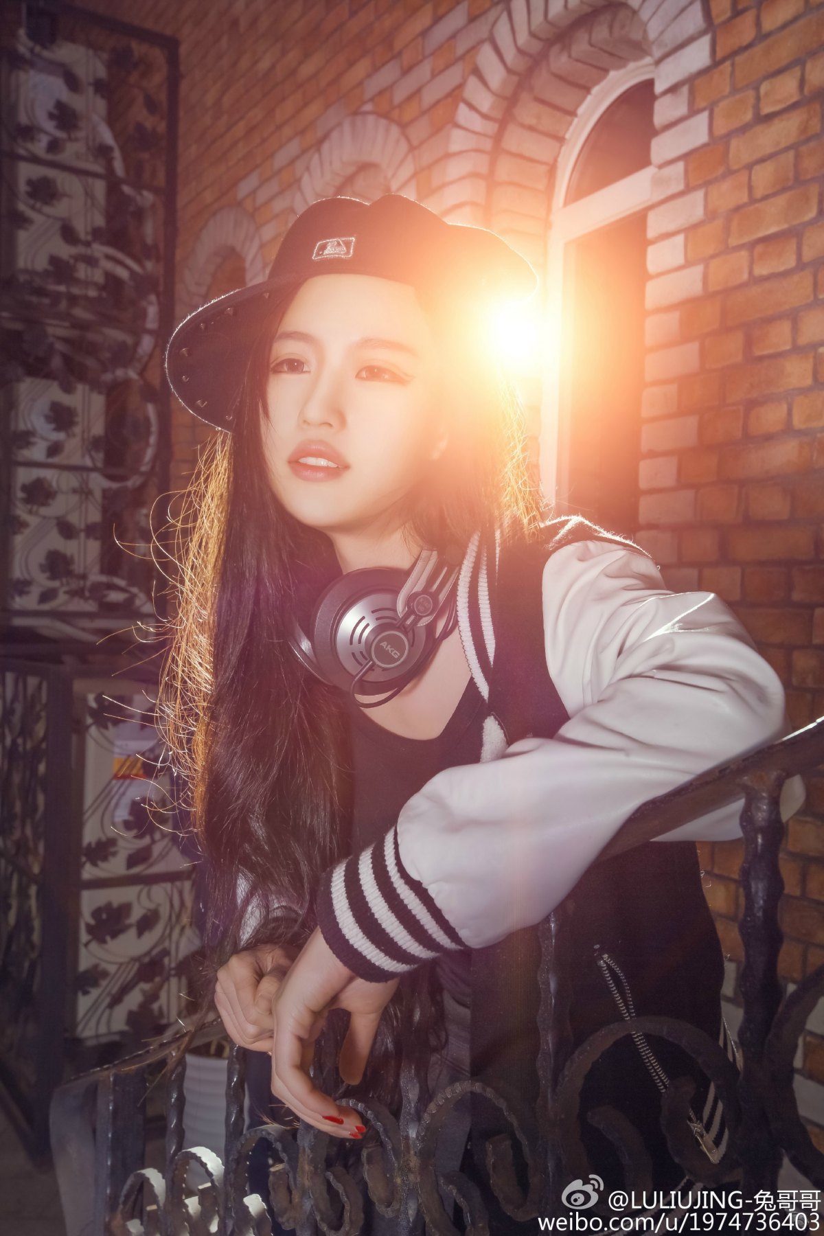 既有颜值又有身材的ChinaJoy美人LULIUJING兔哥哥