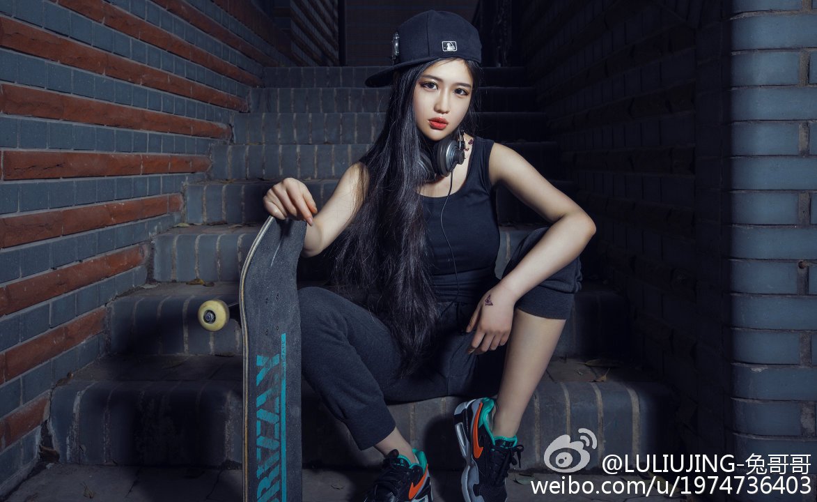 既有颜值又有身材的ChinaJoy美人LULIUJING兔哥哥
