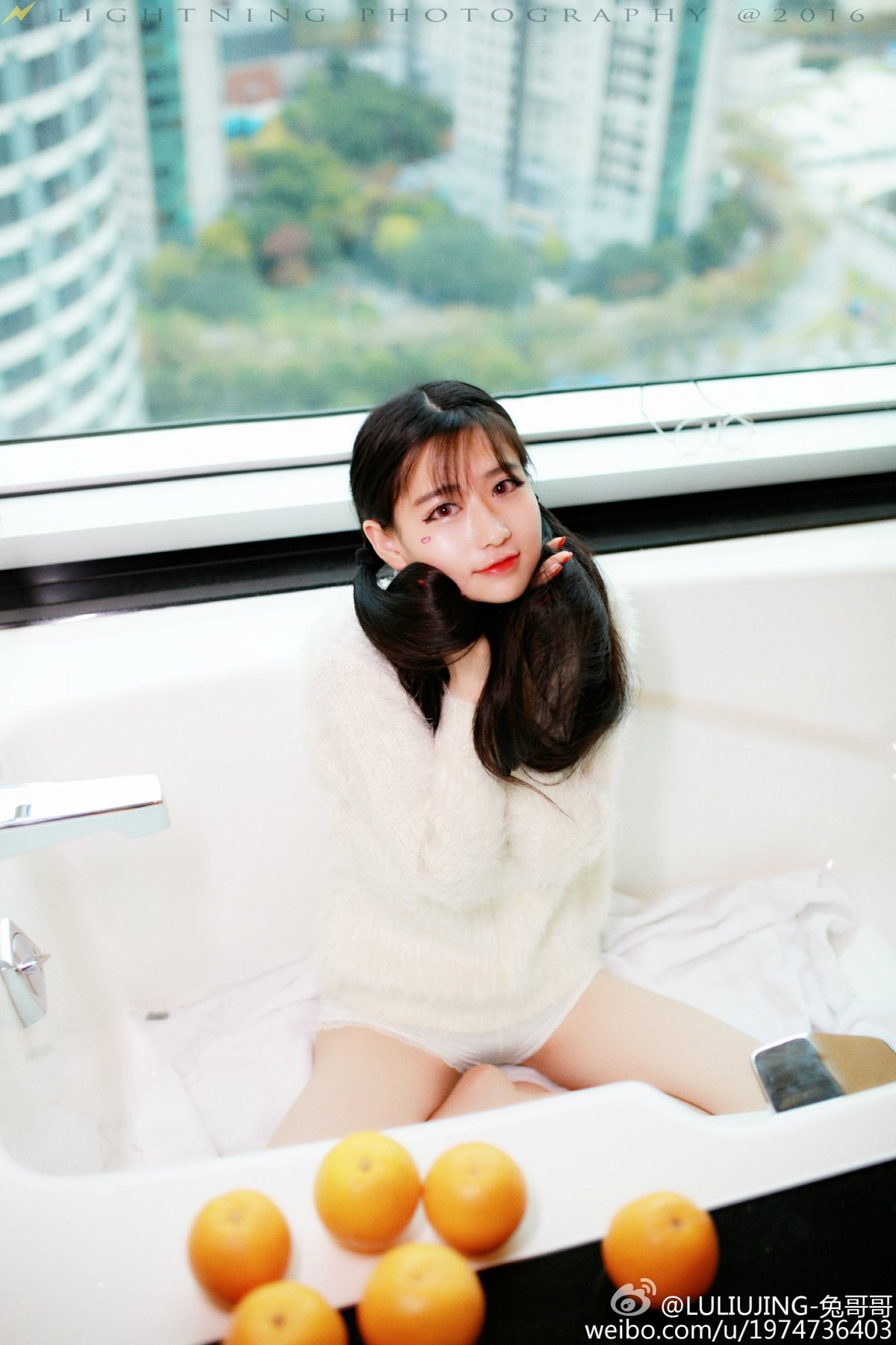 既有颜值又有身材的ChinaJoy美人LULIUJING兔哥哥