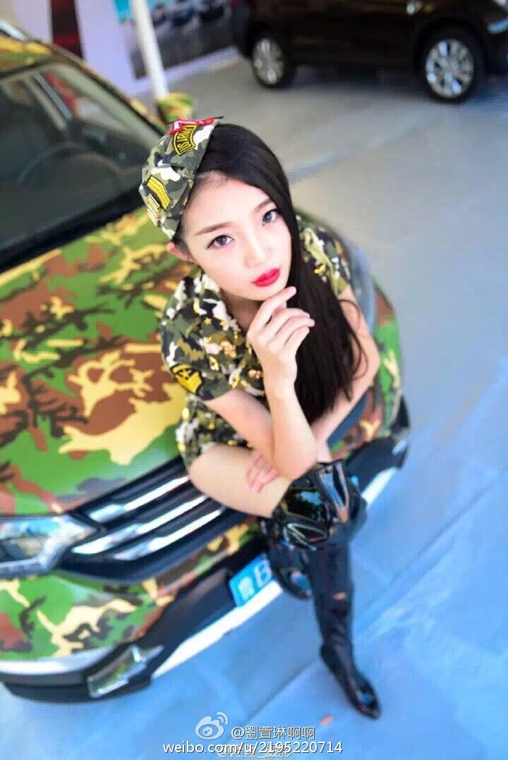 刘萱琳海马玩游戏展台主推showgirl模特