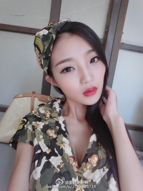 刘萱琳海马玩游戏展台主推showgirl模特