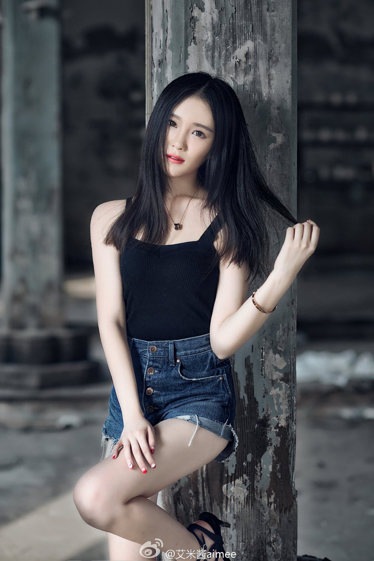 龙珠TV美女主播艾米酱aimee也是阿里游戏展台showgirl女神之一