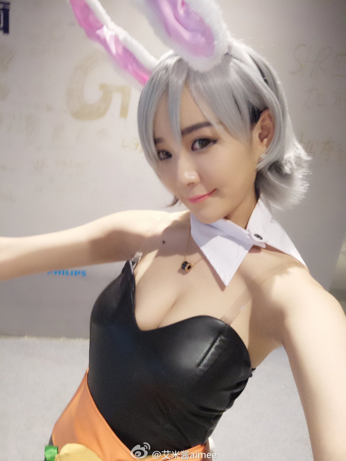 龙珠TV美女主播艾米酱aimee也是阿里游戏展台showgirl女神之一