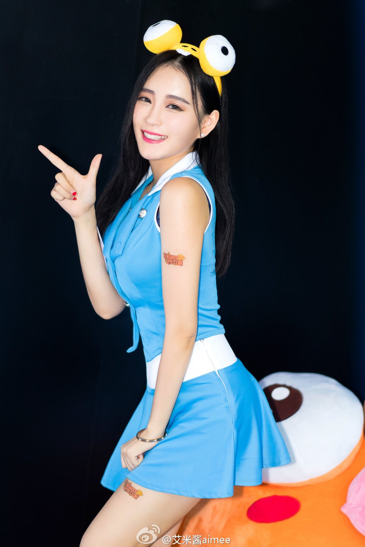 龙珠TV美女主播艾米酱aimee也是阿里游戏展台showgirl女神之一