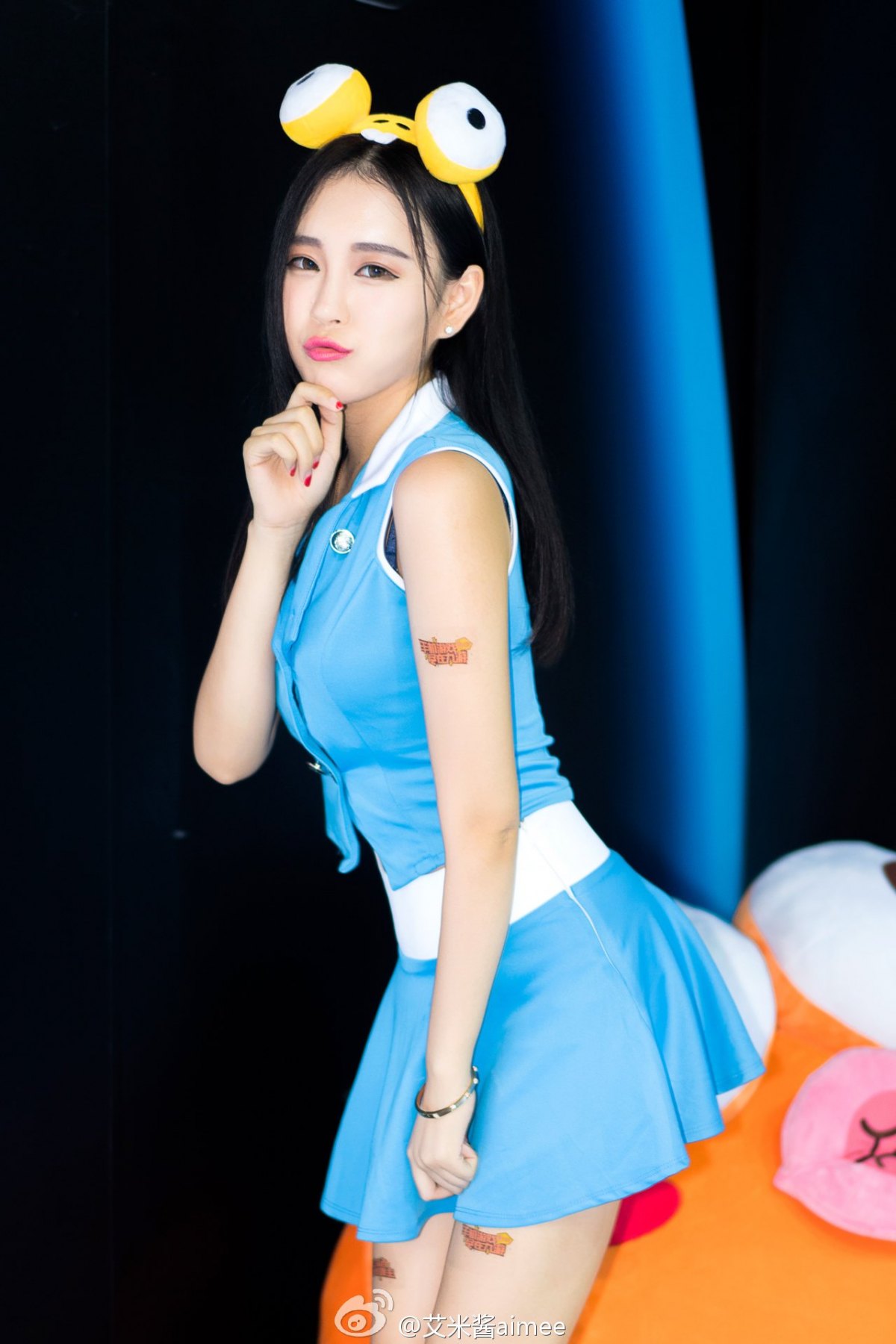 龙珠TV美女主播艾米酱aimee也是阿里游戏展台showgirl女神之一