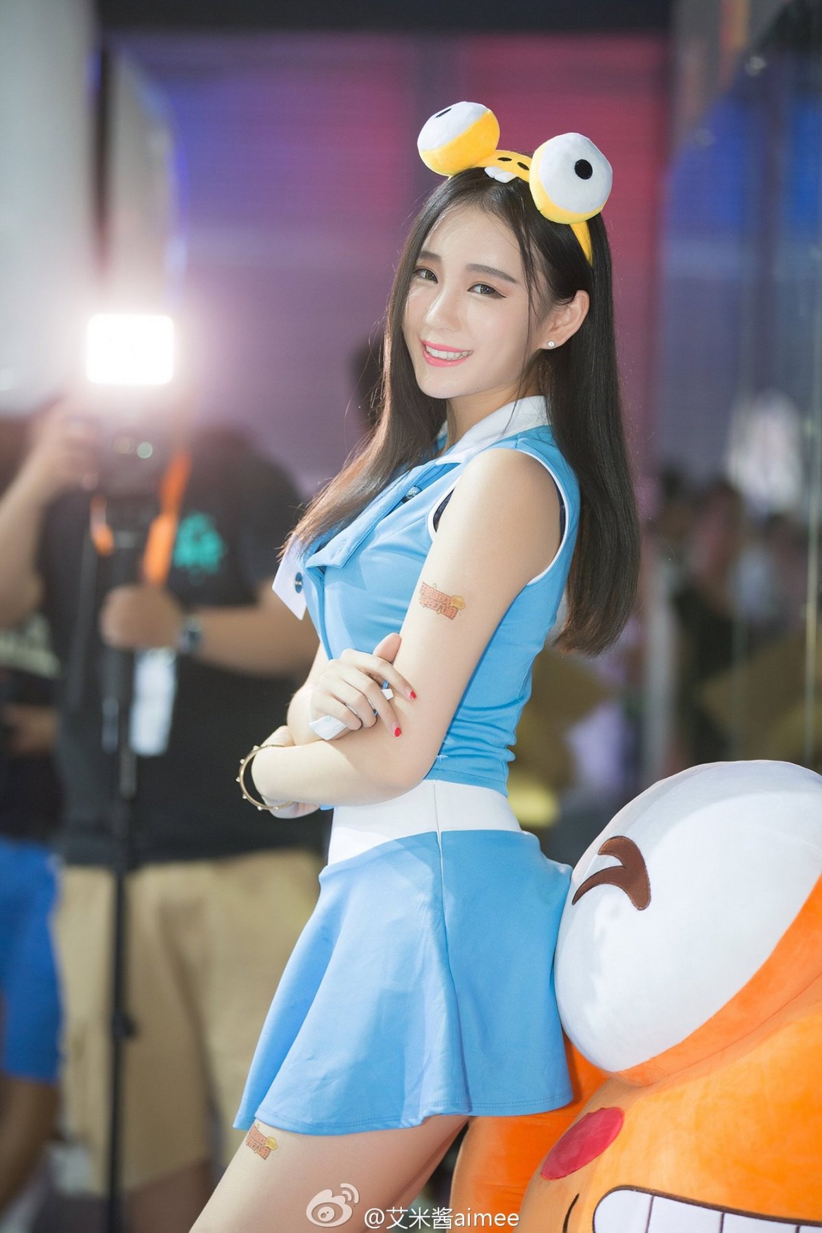 龙珠TV美女主播艾米酱aimee也是阿里游戏展台showgirl女神之一