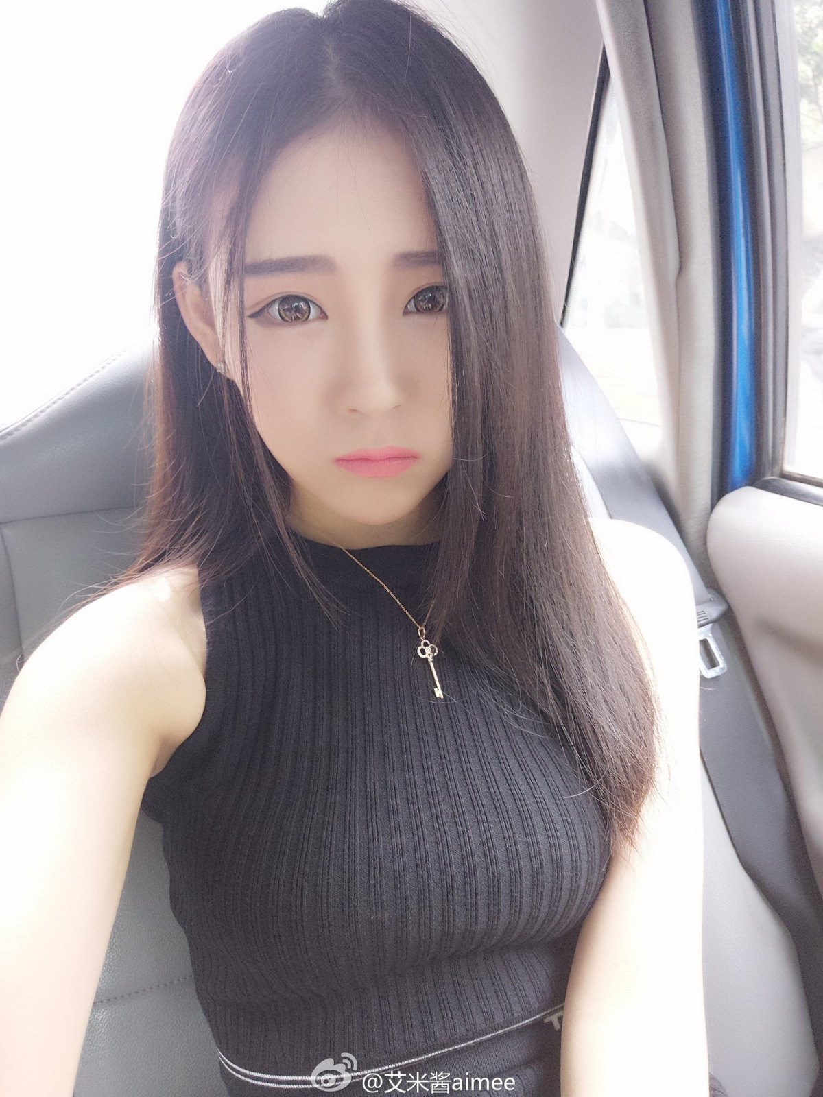 龙珠TV美女主播艾米酱aimee也是阿里游戏展台showgirl女神之一