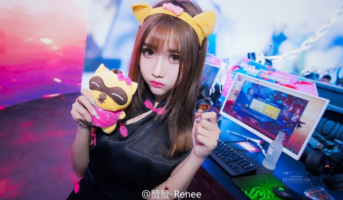品珂互动传媒签约Showgirl美女赞赞Renee