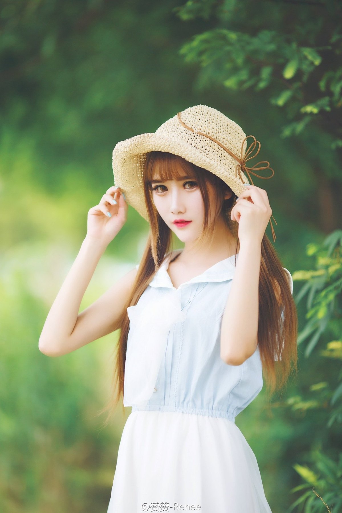 品珂互动传媒签约Showgirl美女赞赞Renee