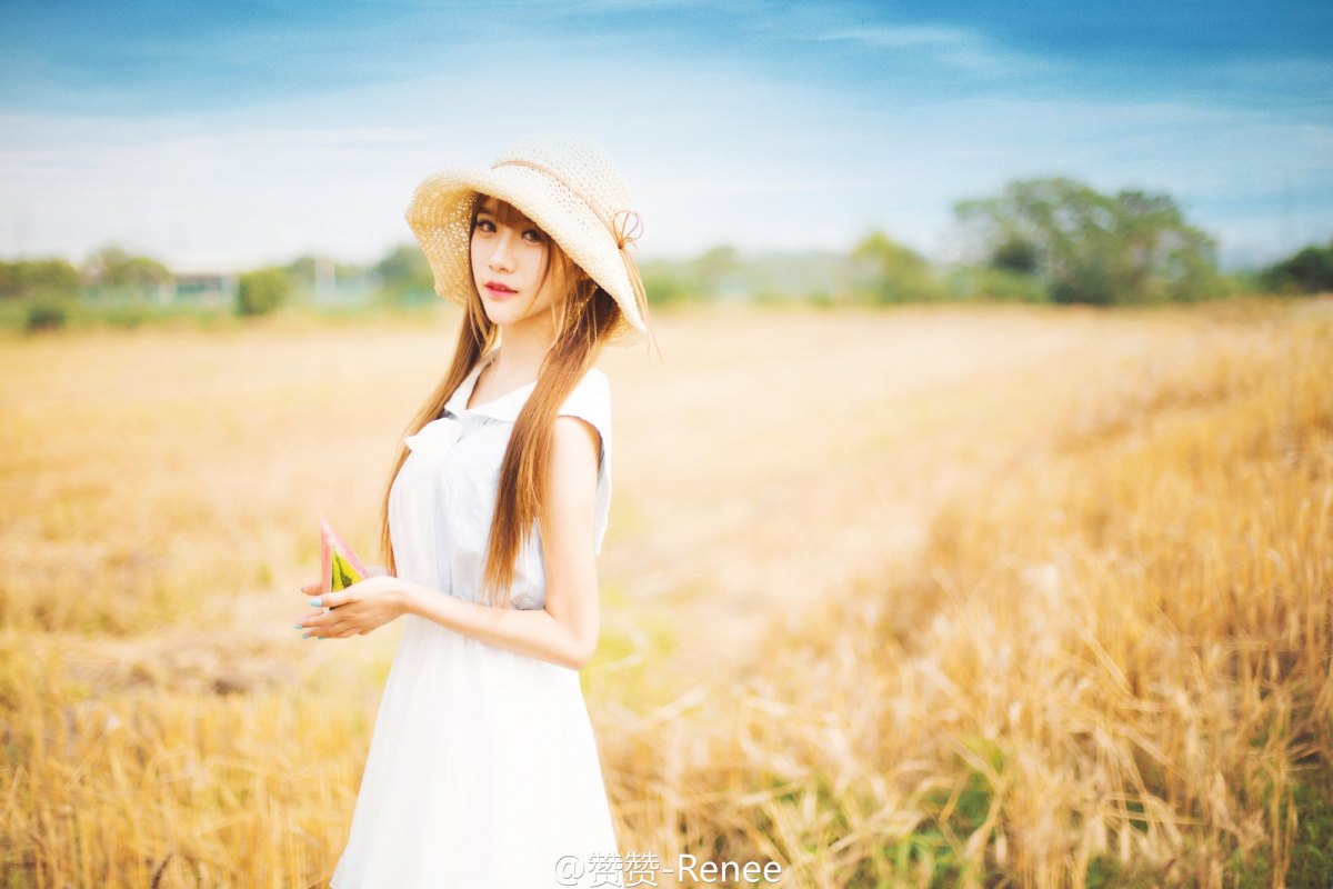 品珂互动传媒签约Showgirl美女赞赞Renee