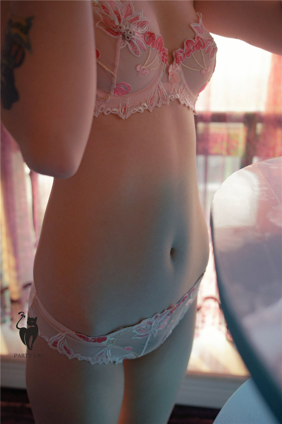 小家碧玉清纯白嫩少女七七性感内衣私房写真