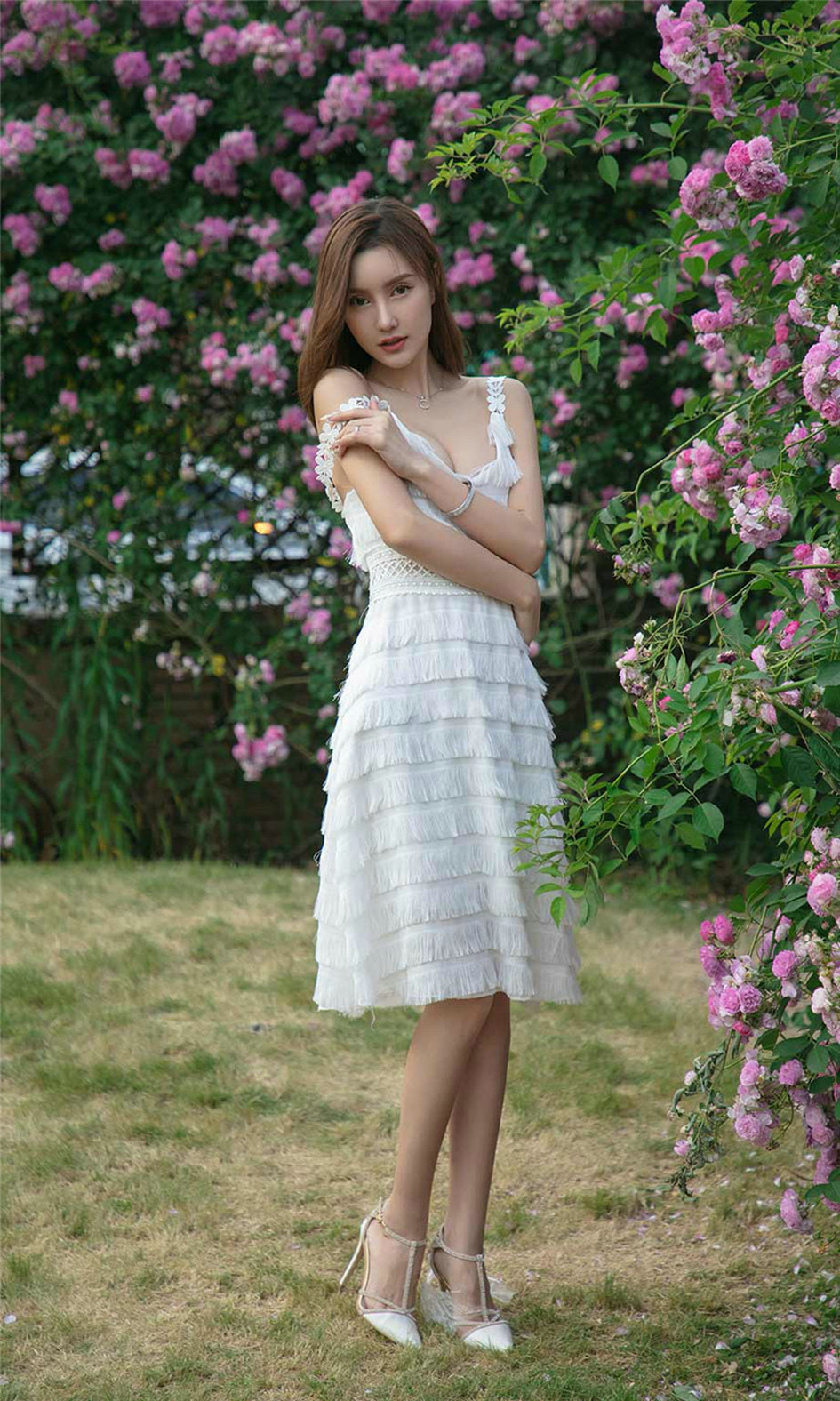 网红萝莉美少女M梦baby户外秀身材人体诱惑写真