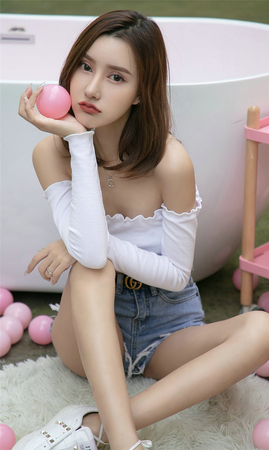 网红萝莉美少女M梦baby户外秀身材人体诱惑写真