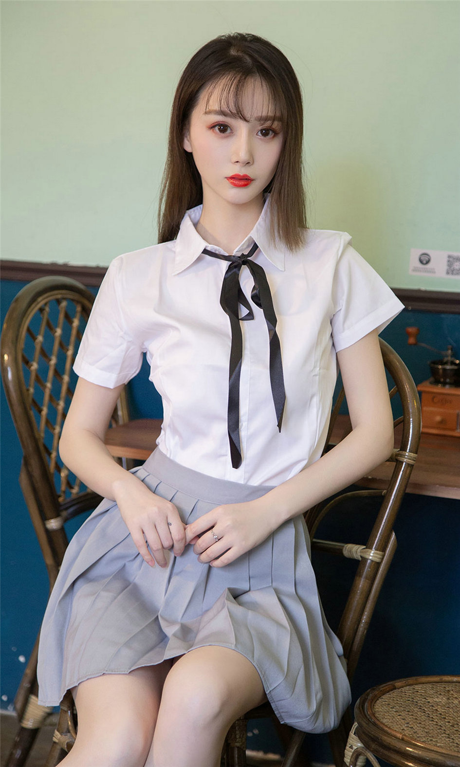 清新单纯少女模特徐肉肉室内美腿玉足性感人体诱惑写真