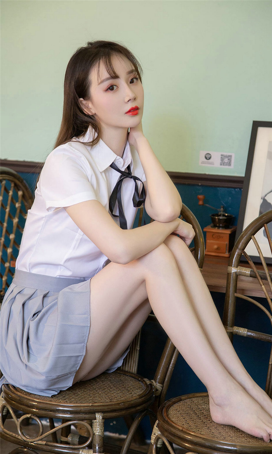 清新单纯少女模特徐肉肉室内美腿玉足性感人体诱惑写真