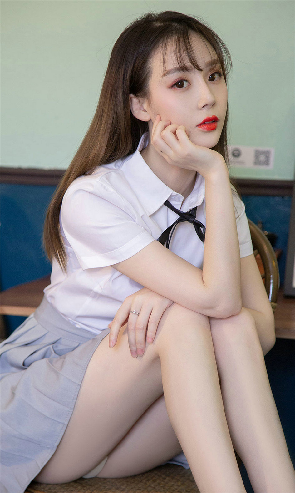 清新单纯少女模特徐肉肉室内美腿玉足性感人体诱惑写真