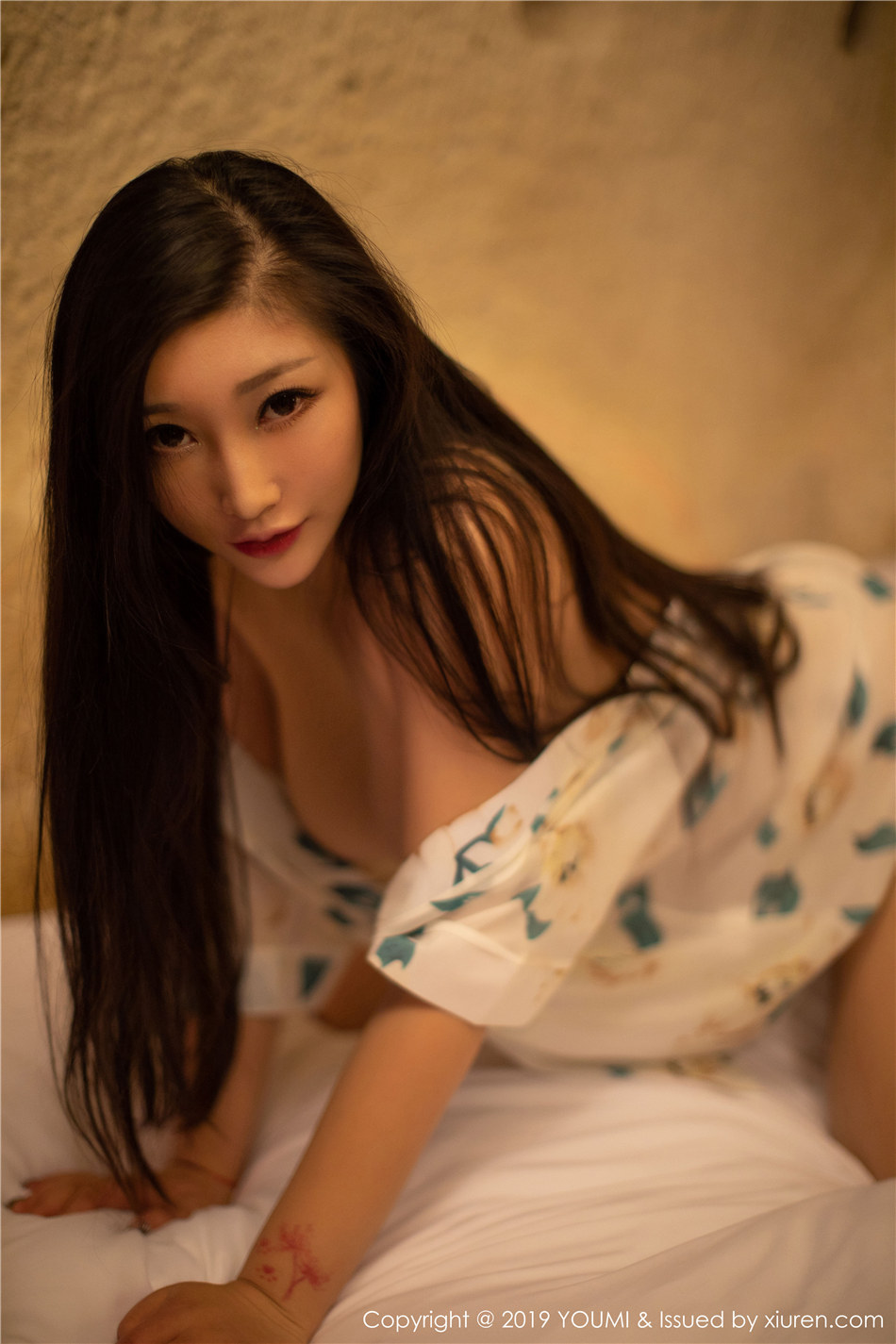 白嫩大奶纹身美女妲己_Toxic丰臀巨乳室内铜体大尺度写真