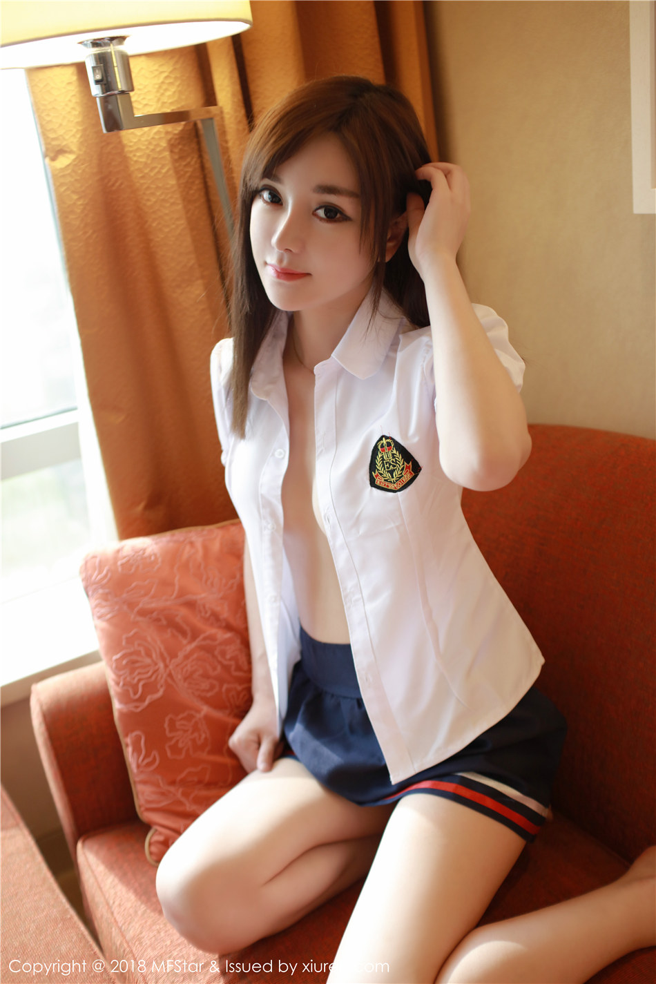 清纯少女韩子萱mm制服诱惑酥胸撩人私房写真