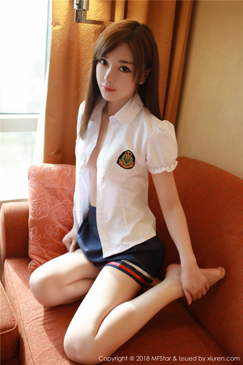 清纯少女韩子萱mm制服诱惑酥胸撩人私房写真