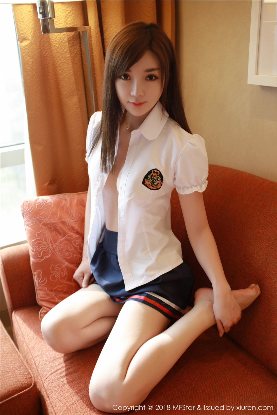 清纯少女韩子萱mm制服诱惑酥胸撩人私房写真