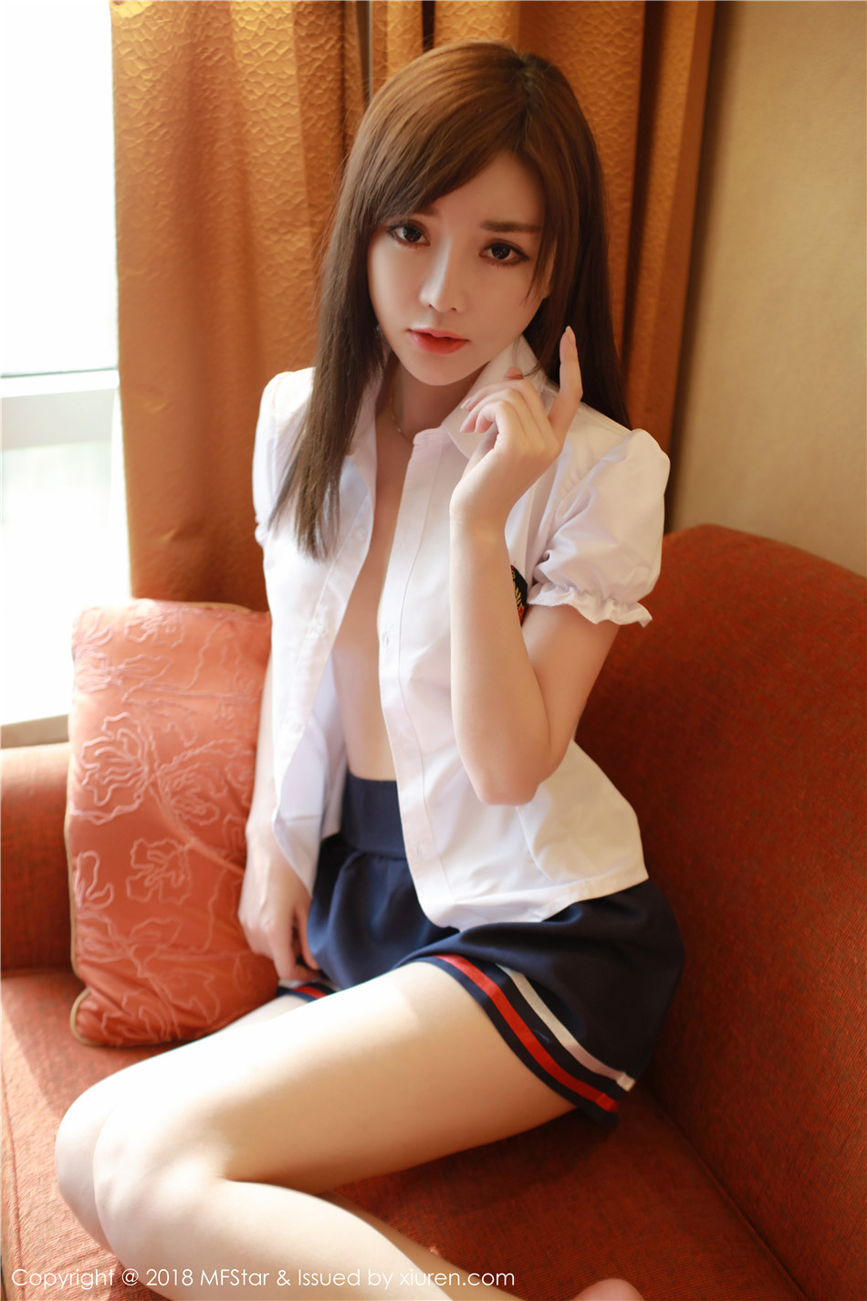 清纯少女韩子萱mm制服诱惑酥胸撩人私房写真